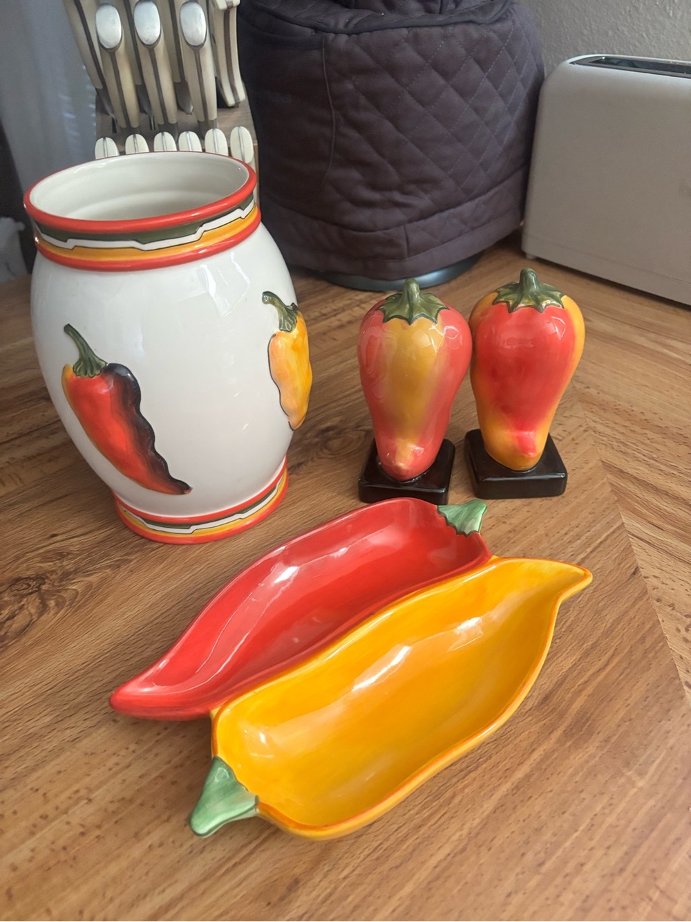 LIKE NEW Hand-Painted Pepper Kitchen Utensil holder& Salt & Pepper shaker